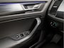Skoda Kodiaq 1.5 TSI Sport 7 Persoons 150Pk Automaat (APPLE CARPLAY, GROOT NAVI, LEDER/ALCANTARA, CAMERA, TREKHAAK, SPORTSTOELEN, KEYLESS, GETINT GLAS, CRUISE, NIEUWE APK, NIEUWSTAAT)