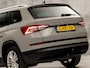 Skoda Kodiaq 1.5 TSI Sport 7 Persoons 150Pk Automaat (APPLE CARPLAY, GROOT NAVI, LEDER/ALCANTARA, CAMERA, TREKHAAK, SPORTSTOELEN, KEYLESS, GETINT GLAS, CRUISE, NIEUWE APK, NIEUWSTAAT)