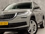 Skoda Kodiaq 1.5 TSI Sport 7 Persoons 150Pk Automaat (APPLE CARPLAY, GROOT NAVI, LEDER/ALCANTARA, CAMERA, TREKHAAK, SPORTSTOELEN, KEYLESS, GETINT GLAS, CRUISE, NIEUWE APK, NIEUWSTAAT)