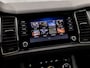 Skoda Kodiaq 1.5 TSI Sport 7 Persoons 150Pk Automaat (APPLE CARPLAY, GROOT NAVI, LEDER/ALCANTARA, CAMERA, TREKHAAK, SPORTSTOELEN, KEYLESS, GETINT GLAS, CRUISE, NIEUWE APK, NIEUWSTAAT)