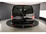 Volkswagen Transporter 2.0 TDI 110 PK L2 Dubbele cabine Comfortline | 6-zitplaatsen | Betimmering | Trekhaak | Navigatie (Apple carplay / Android Auto)