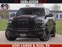 Dodge Ram NIGHT PREMIUM | 426PK | STRIPING | LUCHTVERING | HUD | PANO | 360 CAM | Full Option | LIMITED WHEELS | De Meest Luxe Pick-Up in zijn Klasse | Comfortabele Dubbele Cabine met Royale 5 Zitplaatsen | EERSTE EIGENAAR | SMOKE PACK | BOM VOL |