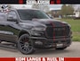 Dodge Ram NIGHT PREMIUM | 426PK | STRIPING | LUCHTVERING | HUD | PANO | 360 CAM | Full Option | LIMITED WHEELS | De Meest Luxe Pick-Up in zijn Klasse | Comfortabele Dubbele Cabine met Royale 5 Zitplaatsen | EERSTE EIGENAAR | SMOKE PACK | BOM VOL |