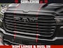 Dodge Ram NIGHT PREMIUM | 426PK | STRIPING | LUCHTVERING | HUD | PANO | 360 CAM | Full Option | LIMITED WHEELS | De Meest Luxe Pick-Up in zijn Klasse | Comfortabele Dubbele Cabine met Royale 5 Zitplaatsen | EERSTE EIGENAAR | SMOKE PACK | BOM VOL |