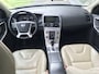 Volvo XC60 2.0 T5 Momentum Plus Automaat | Rijklaar incl garantie | Panoramadak Trekhaak Camera 4-C chassis