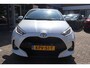 Toyota Yaris 1.5 HYBRID 115 STYLE STOEL-STUUR VERW. DODEHOEK LED KOPLAMPEN KEYLESS PARK.SENSOREN V+A