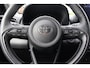 Toyota Yaris 1.5 HYBRID 115 STYLE STOEL-STUUR VERW. DODEHOEK LED KOPLAMPEN KEYLESS PARK.SENSOREN V+A