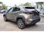 Toyota Yaris Cross 1.5 HYBRID 115 STYLE STOEL-STUUR & WISSERVERW.. KEYLESS DRAADLOZE TEL.LADER LED LM-VELGEN