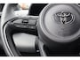 Toyota Yaris Cross 1.5 HYBRID 115 STYLE STOEL-STUUR & WISSERVERW.. KEYLESS DRAADLOZE TEL.LADER LED LM-VELGEN