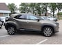 Toyota Yaris Cross 1.5 HYBRID 115 STYLE STOEL-STUUR & WISSERVERW.. KEYLESS DRAADLOZE TEL.LADER LED LM-VELGEN