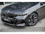 BMW 5-Serie Touring 550e xDrive | M Sportpakket Pro | Driving Assistant Professional | Panoramadak | Innovation Pack | Trekhaak | Bowers & Wilkins Surround Sound System | Parking Assistant Professional | Stoelventilatie |