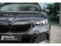 BMW 5-Serie Touring 550e xDrive | M Sportpakket Pro | Driving Assistant Professional | Panoramadak | Innovation Pack | Trekhaak | Bowers & Wilkins Surround Sound System | Parking Assistant Professional | Stoelventilatie |