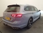 Volkswagen Passat Variant 1.5 TSI 150pk DSG/AUT R-Line Business + Panoramadak, Trekhaak, Camera