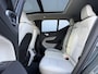 Volvo XC40 B4 Automaat Plus Dark | Panoramadak | Harman Kardon audio | Elektrisch verstelbare stoelen | Climate Pack | Driver Assist | Trekhaak semi elektrisch inklapbaar | Extra getint glas | 19” Lichtmetalen velgen