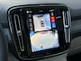 Volvo XC40 B4 Automaat Plus Dark | Panoramadak | Harman Kardon audio | Elektrisch verstelbare stoelen | Climate Pack | Driver Assist | Trekhaak semi elektrisch inklapbaar | Extra getint glas | 19” Lichtmetalen velgen