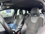 Volvo V40 2.0 T4 Business Sport | Stoelverwarming | LED Koplampen | Cruise Control | Navi | Parkeersensoren | Sportstoelen | Zwarte Hemel |