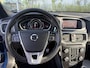 Volvo V40 2.0 T4 Business Sport | R-Design | Navigatie | High Performance Audio | Parkeersensoren | LED Koplampen | Cruise Control | Climate Control | Stoelverwarming | Zwarte Hemel