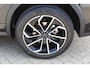 Lynk & Co 01 276PK Automaat Core / Adaptieve cruise control / Stoel - en stuurwielverarming / Parkeersensoren met camera / Apple carplay / Trekhaak / Metallic lak / 19" lichtmetalen velgen
