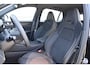Lynk & Co 01 276PK Automaat Core / Adaptieve cruise control / Stoel - en stuurwielverarming / Parkeersensoren met camera / Apple carplay / Trekhaak / Metallic lak / 19" lichtmetalen velgen