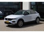 Volkswagen T-Roc 1.5 TSI Sport trekhaak, 18" LMV, LED, achteruitrijcamera, navigatie, zwarte hemel + zwart dak, spiegel pakket, winterpakket met stoelverwarming, park assist, ACC, digital cockpit pro etc.