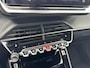 Peugeot 2008 1.2 Hybrid 145 PK Allure | Automaat Hybride | BOUWJAAR 2026 DEMO MET €6.000 VOORDEEL | 360 Graden Camera | Dode Hoek Detectie | Parkeersensoren V+A | Hoge Zitpositie | Climate Control | Stoelverwarming | Navigatie via Telefoon | Dakrails | Cruise Control | Apple Carplay & Android Auto draadloos | LED Verlichting | 17" Lichtmetalen Velgen |