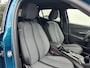 Peugeot 2008 1.2 Hybrid 145 PK Allure | Automaat Hybride | BOUWJAAR 2026 DEMO MET €6.000 VOORDEEL | 360 Graden Camera | Dode Hoek Detectie | Parkeersensoren V+A | Hoge Zitpositie | Climate Control | Stoelverwarming | Navigatie via Telefoon | Dakrails | Cruise Control | Apple Carplay & Android Auto draadloos | LED Verlichting | 17" Lichtmetalen Velgen |
