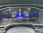 Volkswagen Polo 1.0 TSI 95pk R-Line · Navigatie · Apple/Android Car Play · Camera + Parkeersensoren · Stoelverwarming · Garantie t/m 10-07-2027 of 100000km.