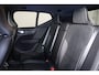 Volvo XC40 B4 R-Design - IntelliSafe Assist & Surround - Adaptieve LED koplampen - Harman/Kardon audio - Parkeercamera achter - Parkeersensoren voor & achter - Elektr. bedienb. voorstoelen met geheugen links - Draadloze tel. lader - Extra getint glas - Inklapbare trekhaak - 19' LMV