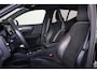 Volvo XC40 B4 R-Design - IntelliSafe Assist & Surround - Adaptieve LED koplampen - Harman/Kardon audio - Parkeercamera achter - Parkeersensoren voor & achter - Elektr. bedienb. voorstoelen met geheugen links - Draadloze tel. lader - Extra getint glas - Inklapbare trekhaak - 19' LMV