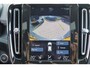 Volvo XC40 B4 R-Design - IntelliSafe Assist & Surround - Adaptieve LED koplampen - Harman/Kardon audio - Parkeercamera achter - Parkeersensoren voor & achter - Elektr. bedienb. voorstoelen met geheugen links - Draadloze tel. lader - Extra getint glas - Inklapbare trekhaak - 19' LMV