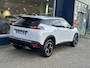 Peugeot 2008 1.2 Hybrid 145 PK Allure | Automaat Hybride | BOUWJAAR 2026 DEMO MET €6.000 VOORDEEL | 360 Graden Camera | Dode Hoek Detectie | Parkeersensoren V+A | Hoge Zitpositie | Climate Control | Stoelverwarming | Navigatie via Telefoon | Dakrails | Cruise Control | Apple Carplay & Android Auto draadloos | LED Verlichting | 17" Lichtmetalen Velgen |