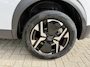 Peugeot 2008 1.2 Hybrid 145 PK Allure | Automaat Hybride | BOUWJAAR 6-2026 DEMO MET €6.000 VOORDEEL | 360 Graden Camera | Dode Hoek Detectie | Parkeersensoren V+A | Hoge Zitpositie | Climate Control | Stoelverwarming | Navigatie via Telefoon | Dakrails | Cruise Control | Apple Carplay & Android Auto draadloos | LED Verlichting | 17" Lichtmetalen Velgen |