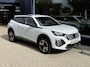 Peugeot 2008 1.2 Hybrid 145 PK Allure | Automaat Hybride | BOUWJAAR 6-2026 DEMO MET €6.000 VOORDEEL | 360 Graden Camera | Dode Hoek Detectie | Parkeersensoren V+A | Hoge Zitpositie | Climate Control | Stoelverwarming | Navigatie via Telefoon | Dakrails | Cruise Control | Apple Carplay & Android Auto draadloos | LED Verlichting | 17" Lichtmetalen Velgen |