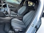 Peugeot 2008 1.2 Hybrid 145 PK Allure | Automaat Hybride | BOUWJAAR 2026 DEMO MET €6.000 VOORDEEL | 360 Graden Camera | Dode Hoek Detectie | Parkeersensoren V+A | Hoge Zitpositie | Climate Control | Stoelverwarming | Navigatie via Telefoon | Dakrails | Cruise Control | Apple Carplay & Android Auto draadloos | LED Verlichting | 17" Lichtmetalen Velgen |
