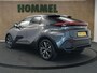 Toyota C-HR / C-HR+ 1.8 Hybrid 140 First Edition - ORIGINEEL NEDERLANDSE AUTO - 360 GRADEN CAMERA - ADAPTIEVE CRUISE CONTROL - ELEKTRISCHE ACHTERKLEP - PARKEERSENSOREN VOOR + ACHTER - NAVIGATIE - DODEHOEKDETECTIE - APPLE CARPLAY/ANDROID AUTO - LICHTMETALEN VELGEN 18 INCH - KEYLESS START/ENTRY