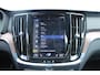 Volvo V60 2.0 T8 Twin Engine AWD Inscription Elektrisch verstelbare stoelen met geheugenfunctie | Achteruitrijcamera | Premium audiosysteem van Harman Kardon | Parkeersensoren vóór en achter | Panoramadak | Stoelverwarming vóór en achter | Cruisecontrol
