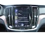Volvo V60 2.0 T8 Twin Engine AWD Inscription Elektrisch verstelbare stoelen met geheugenfunctie | Achteruitrijcamera | Premium audiosysteem van Harman Kardon | Parkeersensoren vóór en achter | Panoramadak | Stoelverwarming vóór en achter | Cruisecontrol