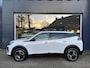 Peugeot 2008 1.2 Hybrid 145 PK Allure | Automaat Hybride | BOUWJAAR 2026 DEMO MET €6.000 VOORDEEL | 360 Graden Camera | Dode Hoek Detectie | Parkeersensoren V+A | Hoge Zitpositie | Climate Control | Stoelverwarming | Navigatie via Telefoon | Dakrails | Cruise Control | Apple Carplay & Android Auto draadloos | LED Verlichting | 17" Lichtmetalen Velgen |
