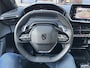 Peugeot 2008 1.2 Hybrid 145 PK Allure | Automaat Hybride | BOUWJAAR 2026 DEMO MET €6.000 VOORDEEL | 360 Graden Camera | Dode Hoek Detectie | Parkeersensoren V+A | Hoge Zitpositie | Climate Control | Stoelverwarming | Navigatie via Telefoon | Dakrails | Cruise Control | Apple Carplay & Android Auto draadloos | LED Verlichting | 17" Lichtmetalen Velgen |