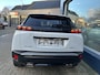 Peugeot 2008 1.2 Hybrid 145 PK Allure | Automaat Hybride | BOUWJAAR 2026 DEMO MET €6.000 VOORDEEL | 360 Graden Camera | Dode Hoek Detectie | Parkeersensoren V+A | Hoge Zitpositie | Climate Control | Stoelverwarming | Navigatie via Telefoon | Dakrails | Cruise Control | Apple Carplay & Android Auto draadloos | LED Verlichting | 17" Lichtmetalen Velgen |