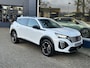 Peugeot 2008 1.2 Hybrid 145 PK Allure | Automaat Hybride | BOUWJAAR 2026 DEMO MET €6.000 VOORDEEL | 360 Graden Camera | Dode Hoek Detectie | Parkeersensoren V+A | Hoge Zitpositie | Climate Control | Stoelverwarming | Navigatie via Telefoon | Dakrails | Cruise Control | Apple Carplay & Android Auto draadloos | LED Verlichting | 17" Lichtmetalen Velgen |
