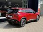Peugeot 2008 1.2 Hybrid 145 PK Allure | Automaat Hybride | BOUWJAAR 6-2026 DEMO MET €6.000 VOORDEEL | 360 Graden Camera | Dode Hoek Detectie | Parkeersensoren V+A | Hoge Zitpositie | Climate Control | Stoelverwarming | Navigatie via Telefoon | Dakrails | Cruise Control | Apple Carplay & Android Auto draadloos | LED Verlichting | 17" Lichtmetalen Velgen |