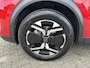 Peugeot 2008 1.2 Hybrid 145 PK Allure | Automaat Hybride | BOUWJAAR 2026 DEMO MET €6.000 VOORDEEL | 360 Graden Camera | Dode Hoek Detectie | Parkeersensoren V+A | Hoge Zitpositie | Climate Control | Stoelverwarming | Navigatie via Telefoon | Dakrails | Cruise Control | Apple Carplay & Android Auto draadloos | LED Verlichting | 17" Lichtmetalen Velgen |