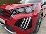 Peugeot 2008 1.2 Hybrid 145 PK Allure | Automaat Hybride | BOUWJAAR 2026 DEMO MET €6.000 VOORDEEL | 360 Graden Camera | Dode Hoek Detectie | Parkeersensoren V+A | Hoge Zitpositie | Climate Control | Stoelverwarming | Navigatie via Telefoon | Dakrails | Cruise Control | Apple Carplay & Android Auto draadloos | LED Verlichting | 17" Lichtmetalen Velgen |
