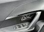 Peugeot 2008 1.2 Hybrid 145 PK Allure Automaat Hybride | 6-2026 DEMO MET € 6.000 VOORDEEL | 360 Graden Camera | Dode Hoek Detectie | Parkeersensoren V+A | Hoge Zitpositie | Climate Control | Stoelverwarming | Navigatie via Telefoon | Dakrails | Cruise Control | Apple Carplay & Android Auto draadloos | LED Verlichting | 17" Lichtmetalen Velgen |