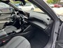 Peugeot 2008 1.2 Hybrid 145 PK Allure | Automaat Hybride | BOUWJAAR 2026 DEMO MET €6.000 VOORDEEL | 360 Graden Camera | Dode Hoek Detectie | Parkeersensoren V+A | Hoge Zitpositie | Climate Control | Stoelverwarming | Navigatie via Telefoon | Dakrails | Cruise Control | Apple Carplay & Android Auto draadloos | LED Verlichting | 17" Lichtmetalen Velgen |
