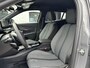 Peugeot 2008 1.2 Hybrid 145 PK Allure | Automaat Hybride | BOUWJAAR 2026 DEMO MET €6.000 VOORDEEL | 360 Graden Camera | Dode Hoek Detectie | Parkeersensoren V+A | Hoge Zitpositie | Climate Control | Stoelverwarming | Navigatie via Telefoon | Dakrails | Cruise Control | Apple Carplay & Android Auto draadloos | LED Verlichting | 17" Lichtmetalen Velgen |