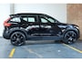 Volvo EX40 Single Motor Plus Black Edition 70 kWh | 95% SOH | 360° Parkeercamera | Stoelverwarming | Stuurwielverwarming | Parkeersensoren voor + achter | Electrische bedienbare voorstoelen | Warmtepomp | Google Infotainment | 20'' Lichtmetalen velgen