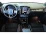 Volvo EX40 Single Motor Plus Black Edition 70 kWh | 95% SOH | 360° Parkeercamera | Stoelverwarming | Stuurwielverwarming | Parkeersensoren voor + achter | Electrische bedienbare voorstoelen | Warmtepomp | Google Infotainment | 20'' Lichtmetalen velgen