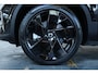 Volvo EX40 Single Motor Plus Black Edition 70 kWh | 95% SOH | 360° Parkeercamera | Stoelverwarming | Stuurwielverwarming | Parkeersensoren voor + achter | Electrische bedienbare voorstoelen | Warmtepomp | Google Infotainment | 20'' Lichtmetalen velgen